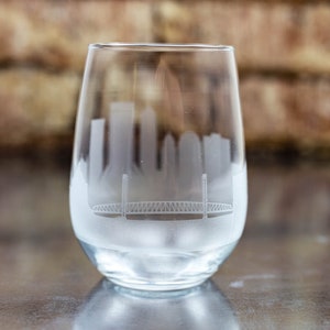 Jacksonville Florida Skyline Wine Glass & Stemless Goblet -  FREE Personalization - Urban Traveler Souvenir - Etched Landmark Map