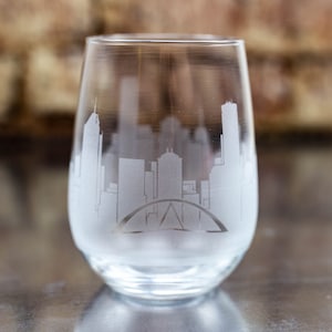 Melbourne Australia Skyline Wine Glass & Stemless Goblet -  FREE Personalization - Urban Traveler Souvenir - Etched Landmark City Keepsake
