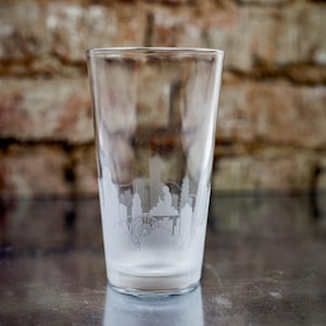 Hong Kong China Skyline beer pint Glass - FREE Personalization - Home Bar Travel Souvenir -  Etched Urban Map Drinking Tumbler