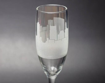 Nashville Tennessee Skyline Champagner Flöte Toasting Glas Stadt Etched Barware Geschenk Benutzerdefinierte Stemware Personalisierte gravierte moderne Stadtbild