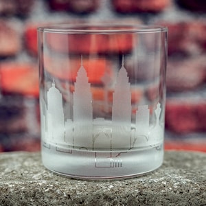 Verre à cocktail ligne d'horizon de Kuala Lumpur Malaisie - personnalisation gratuite - cadeau pour amateur de whisky - souvenir de voyageur urbain - articles de bar de carte - verre à whisky