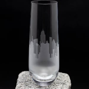 Copa de champán sin tallo con el horizonte de San Antonio, Texas - Personalización GRATUITA - Mapa de puntos de referencia urbanos grabados - Elementos básicos de cristalería personalizados