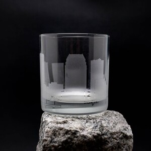 Tampa Bay Florida Skyline Cocktail Glass - FREE Customization - Whiskey Lover Gift - Urban Traveler Souvenir - Map Barware - Rocks Glass