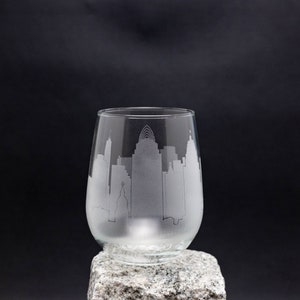 Cincinnati Ohio Skyline Wine Glass & Stemless Goblet -  FREE Personalization - Urban Traveler Souvenir - Etched City Landmark Map Keepsake