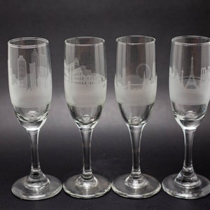 Poproś o wytrawiony kieliszek do szampana Skyline Toast Glass Etched Gift Panoramic City Design Przeczytaj Szczegóły Oferty