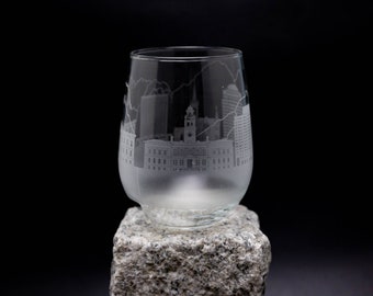 Copa de vino y copa sin tallo con el horizonte de Colorado Springs - Personalización GRATUITA - Recuerdo de viajero urbano - Mapa de monumento de la ciudad grabado como recuerdo