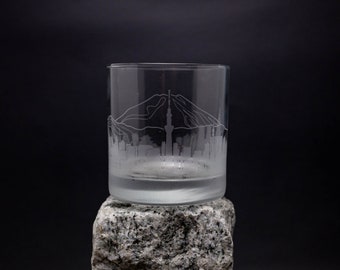 Copa de cóctel con el horizonte de Tokio, Japón - Personalización GRATUITA - Regalo para amantes del whisky - Recuerdo de viajero urbano - Artículos de bar con mapa - Vaso de whisky