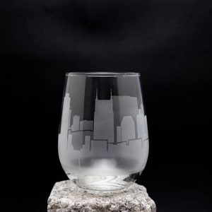 Nashville Tennessee Skyline Wine Glass & Stemless Goblet -  FREE Personalization - Urban Traveler Souvenir - Etched Landmark City Keepsake