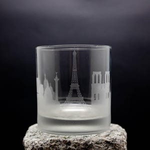 Paris Frankreich Skyline Cocktailglas - KOSTENLOSE Anpassung - Whisky-Liebhaber Geschenk - Urban Traveller Souvenir - Map Barware - Rocks Glass