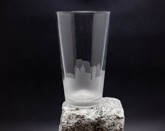 Dubrovnik Croatia Skyline Etched Pint Glass Beer Glass Water Glass Custom Etched Barware Gift Personalized Engraved Modern Cityscape