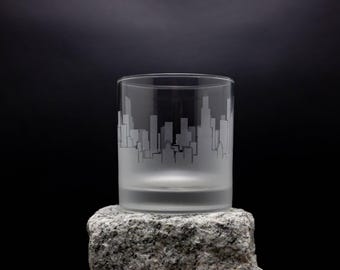 Chicago Illinois Skyline Cocktail Glass - FREE Customization - Whiskey Lover Gift - Urban Traveler Souvenir - Map Barware - Rocks Glass