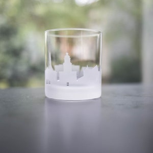 Verre à cocktail Skyline de Göteborg en Suède - Personnalisation GRATUITE - Cadeau pour amateur de whisky - Souvenir de voyageur urbain - Accessoires de bar - Verre à roche