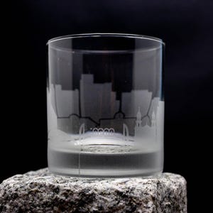 Verre à cocktail Skyline Reno Nevada - Personnalisation GRATUITE - Cadeau pour amateur de whisky - Souvenir de voyageur urbain - Accessoires de bar - Verre à roche