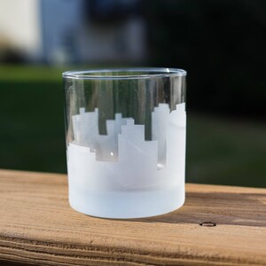 Verre à cocktail Sarnia Ontario Canada skyline - personnalisation gratuite - cadeau pour amateur de whisky - souvenir de voyageur urbain - carte Barware - verre à whisky
