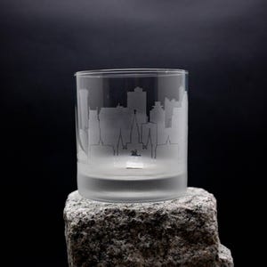 New Orleans Louisiana Cocktailglas - KOSTENLOSE Anpassung - Whisky-Liebhaber-Geschenk - Urban Traveller-Souvenir - Map Barware - Rocks Glass