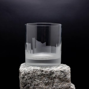Verre à cocktail Skyline Vilnius Lituanie - Personnalisation GRATUITE - Cadeau pour amateur de whisky - Souvenir de voyageur urbain - Accessoires de bar - Verre à roche