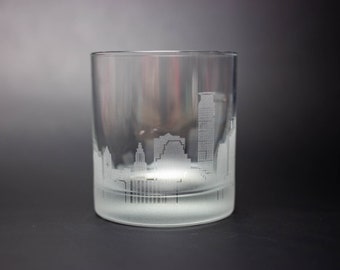 Minneapolis Minnesota Skyline Etched Old Fashioned Rocks Whiskey Cocktail Glass  Barware Gift Personalized Engraved Cityscape Cup