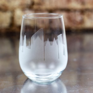 Taça de vinho Den Haag Netherlands Skyline e taça sem haste - Personalização GRATUITA - Lembrança de viajante urbano - Mapa de marco gravado