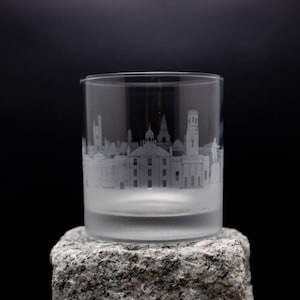 Copa de cóctel con el horizonte de Aberdeen, Escocia - Personalización GRATUITA - Regalo para amantes del whisky - Recuerdo de viajero urbano - Artículos de bar con mapa - Vaso de whisky