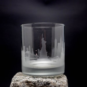 New York City (NYC) Skyline Rocks Glas - KOSTENLOSE Anpassung - Whisky Liebhaber Geschenk - Urban Traveller Souvenir - Map Barware - Rocks Glas