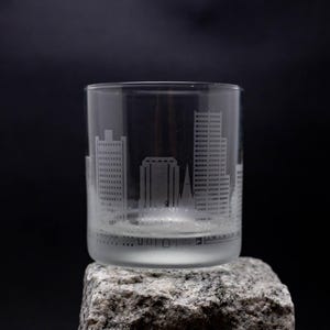 Verre à cocktail Skyline Little Rock Arkansas - Personnalisation gratuite - Cadeau pour amateur de whisky - Souvenir de voyageur urbain - Accessoires de bar - Verre à whisky