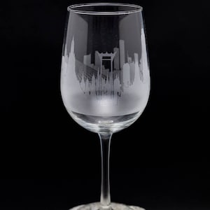 Copa de vino y copa sin tallo con el horizonte de Bangkok, Tailandia - Personalización GRATUITA - Recuerdo de viajero urbano - Recuerdo grabado con mapa de la ciudad