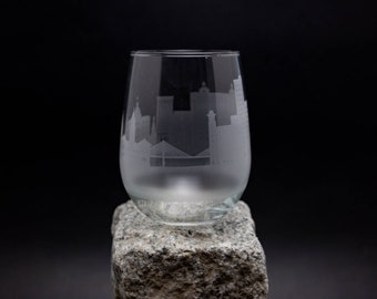 Savannah Georgia Skyline Wine Glass & Stemless Goblet -  FREE Personalization - Urban Traveler Souvenir - Etched City Landmark Map Keepsake