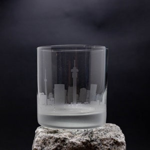 Copa de cóctel con el horizonte de Johannesburgo, Sudáfrica - Personalización GRATUITA - Regalo para amantes del whisky - Recuerdo de viajero urbano - Artículos de bar con mapa