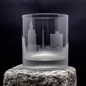 Baton Rouge Louisiana Skyline Cocktail Glass -FREE Customization - Whiskey Lover Gift - Urban Traveler Souvenir - Map Barware - rocks glass
