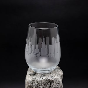 Chicago Illinois Skyline Weinglas & Stemless Becher - Kostenlose Personalisierung - Urban Traveller Souvenir - Geätzte Stadt Wahrzeichen Karte Andenken