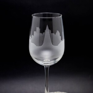 Verre à vin et gobelet sans pied Reykjavik Iceland Skyline - Personnalisation GRATUITE - Souvenir de voyageur urbain - Carte souvenir gravée d'un monument de la ville