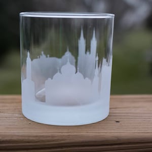 Verre à cocktail Bialystok Pologne Skyline - Personnalisation GRATUITE - Cadeau pour amateur de whisky - Souvenir de voyageur urbain - Accessoires de bar - Verre à roche