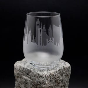 Glasgow Scotland Skyline Wine Glass & Stemless Goblet -  FREE Personalization - Urban Traveler Souvenir - Etched City Landmark Map Keepsake