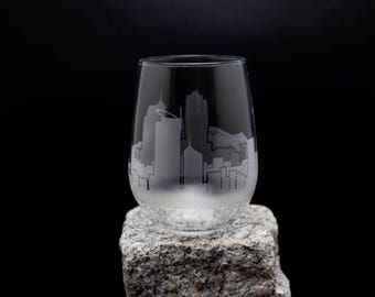Auckland New Zealand Skyline Wine Glass & Stemless Goblet -  FREE Personalization - Urban Traveler Souvenir - Etched Landmark Map