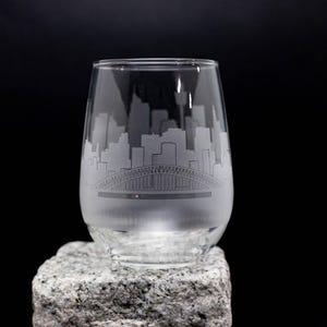 Sydney Australia Skyline Wine Glass & Stemless Goblet -  FREE Personalization - Urban Traveler Souvenir - Etched City Landmark Map Keepsake