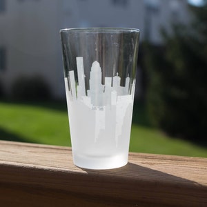 Louisville Kentucky Skyline beer pint Glass - FREE Personalization - Home Bar Travel Souvenir - Etched Urban Map Drinking Tumbler
