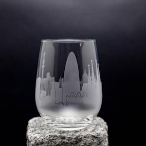 Barcelona Spanien Skyline Weinglas & Stemless Becher - KOSTENLOSE Personalisierung - Urban Traveller Souvenir - Geätztes Stadt-Landkarten-Andenken