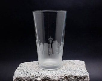 Seattle Washington Skyline beer pint Glass - FREE Personalization - Home Bar Travel Souvenir - Etched Urban Map Drinking Tumbler