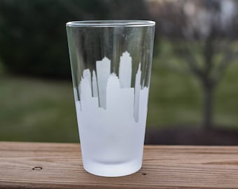 Bicchiere da birra con pinta Kansas City Missouri Skyline - Personalizzazione GRATUITA Home Bar Travel Souvenir - Mappa urbana incisa Bicchiere da bere