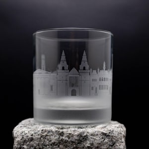 Verre à cocktail Skyline de Stuttgart, Allemagne - Personnalisation GRATUITE - Cadeau pour amateur de whisky - Souvenir de voyageur urbain - Accessoires de bar - Verre à roche
