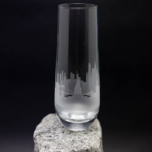 New York City (NYC) Skyline Stemless Champagner Flöte - KOSTENLOSE Personalisierung - Geätzte Wahrzeichen der Stadt - Benutzerdefinierte Barware Essentials