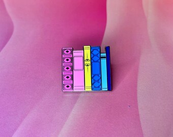 Spilla smaltata con libro pansessuale