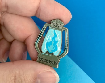 Spilla smaltata della Lanterna dell'Anima