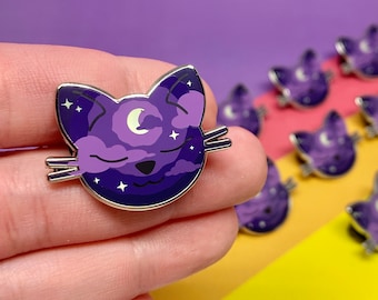 Spilla smaltata gatto Twilight - spilla da bavero con simpatico gattino che dorme, gatto notturno, luna