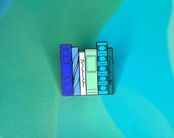 Spilla smaltata con libro gay