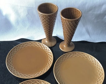 Vintage Tastesetter by Betty Utley 1973, 2 Ice Cream Holders, 3 Dessert Plates