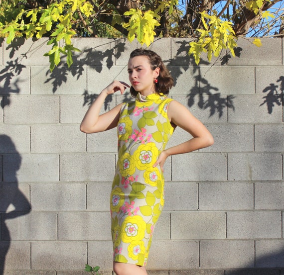 1960s Vintage Mod Collared Dress