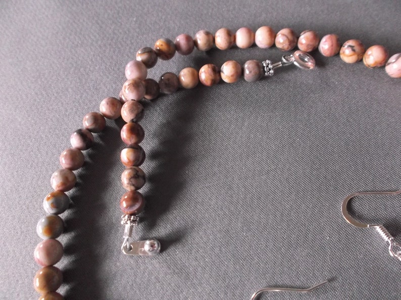 Women/'s Wood agate puffed oval gemstone crystal pendant wVenus jasper gemstone crystal silver accent push button clasp necklace earring set