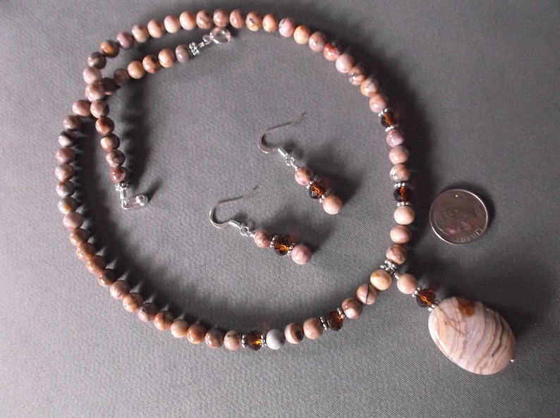 Women/'s Wood agate puffed oval gemstone crystal pendant wVenus jasper gemstone crystal silver accent push button clasp necklace earring set