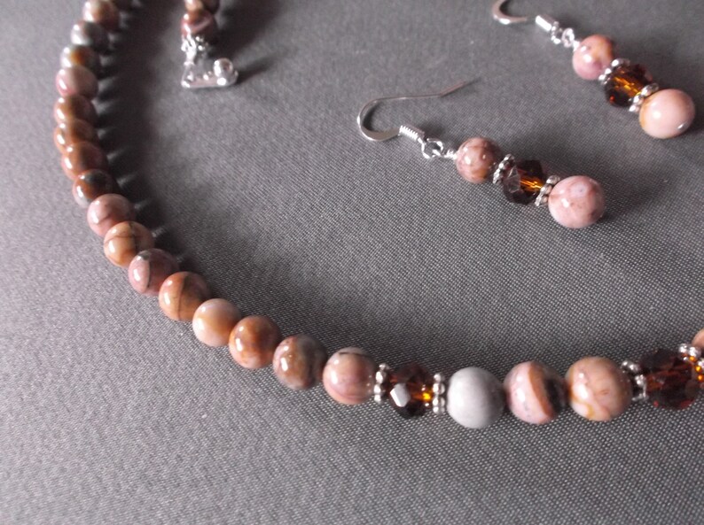 Women/'s Wood agate puffed oval gemstone crystal pendant wVenus jasper gemstone crystal silver accent push button clasp necklace earring set